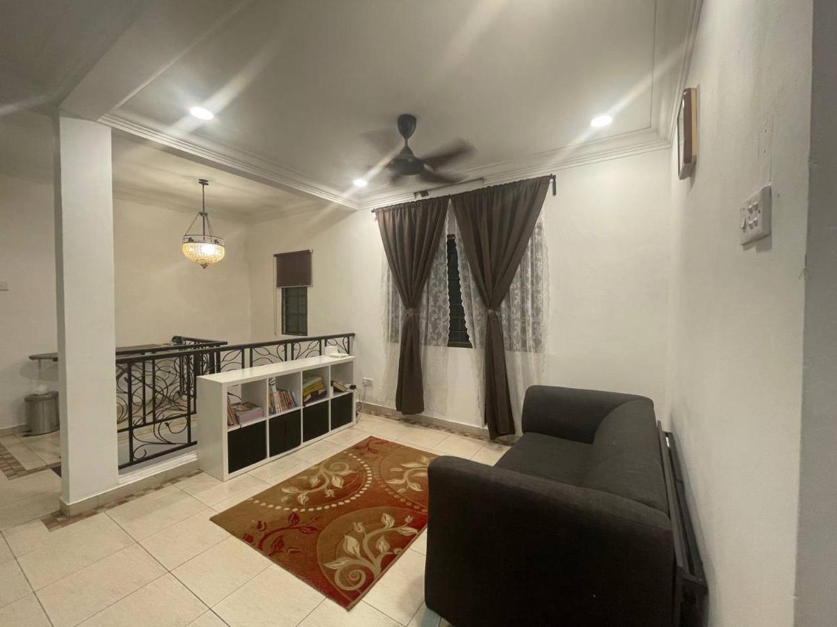 Homestay Laman Nuri, Kota Damansara Petaling Jaya Exterior foto
